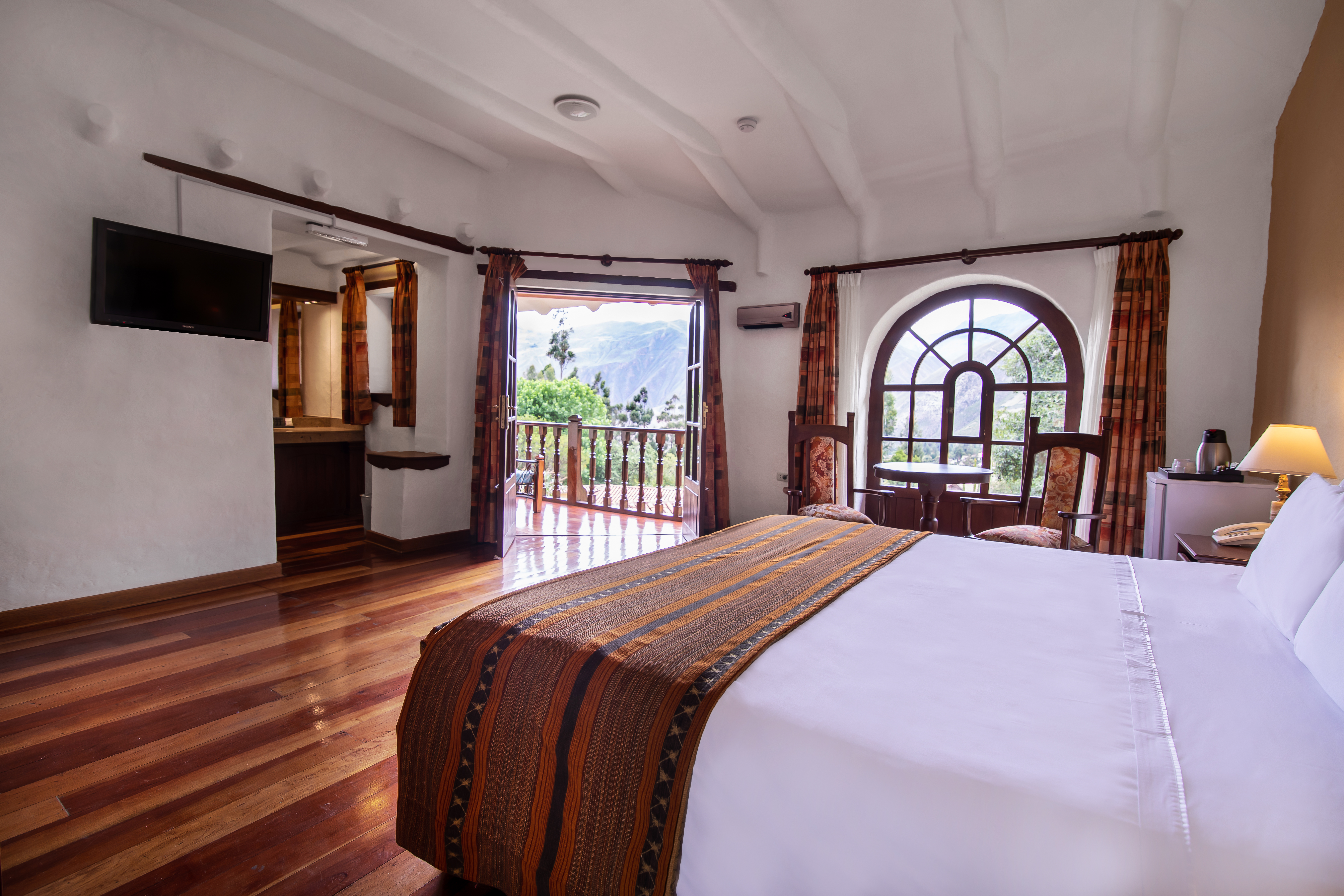 HOTEL HACIENDA DEL VALLE 6/18