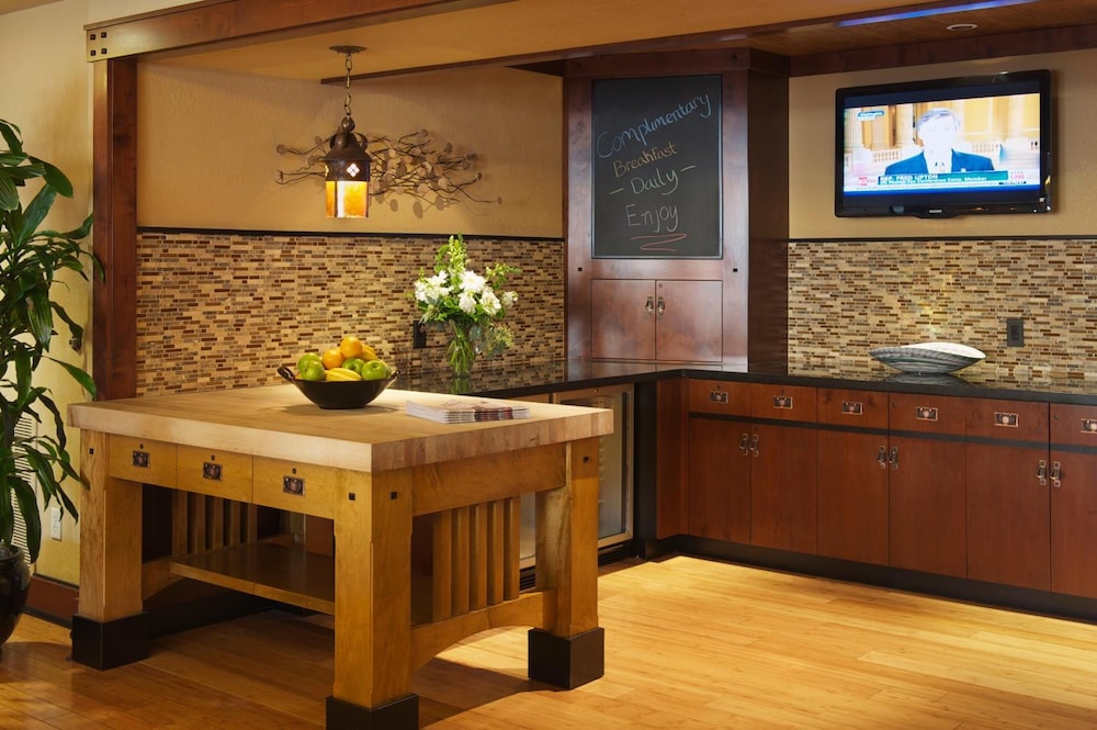 Lobby at Larkspur Landing Sacramento - An All-Suite Hotel, SACRAMENTO - CA