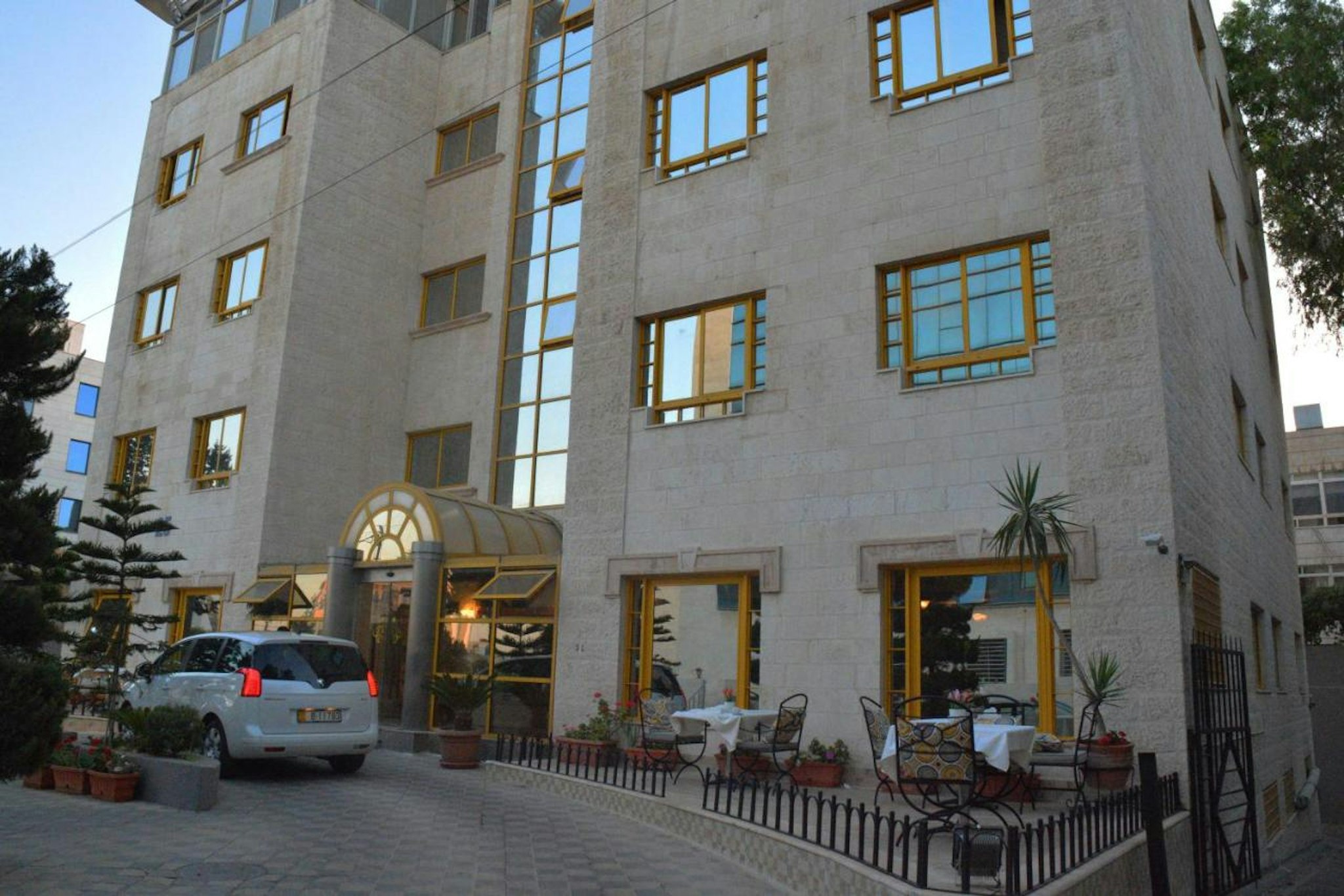 Capri Hotel Suites 14/15