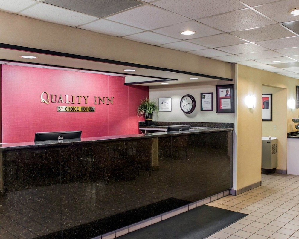 Quality Inn Roanoke Rapids thumb 3