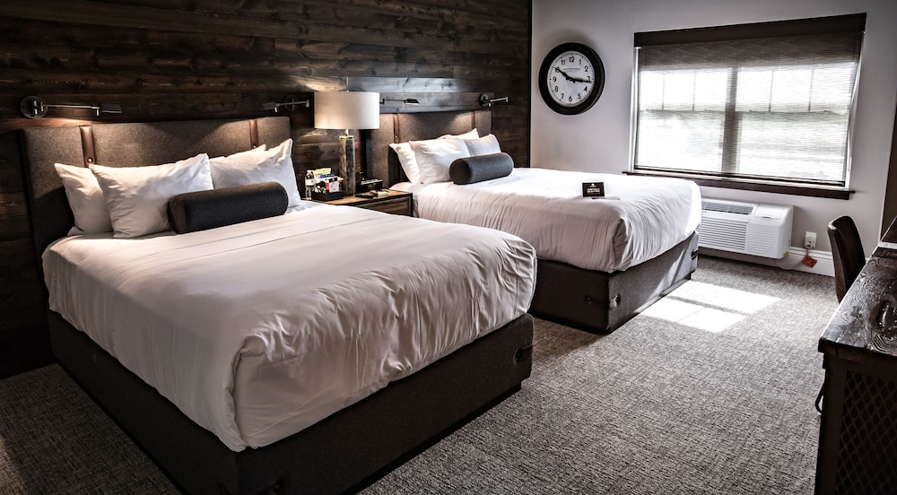 Ironworks Hotel 12/48