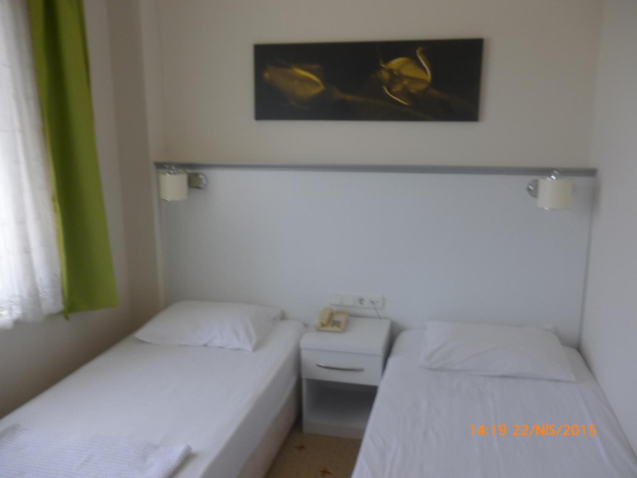 STANDARD, TWIN BEDS, PARTIAL SEA VIEW