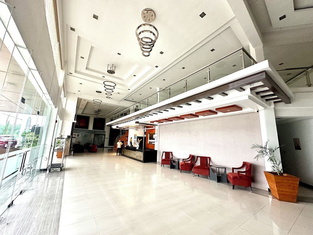 Subic Bay Peninsular Hotel 8/58