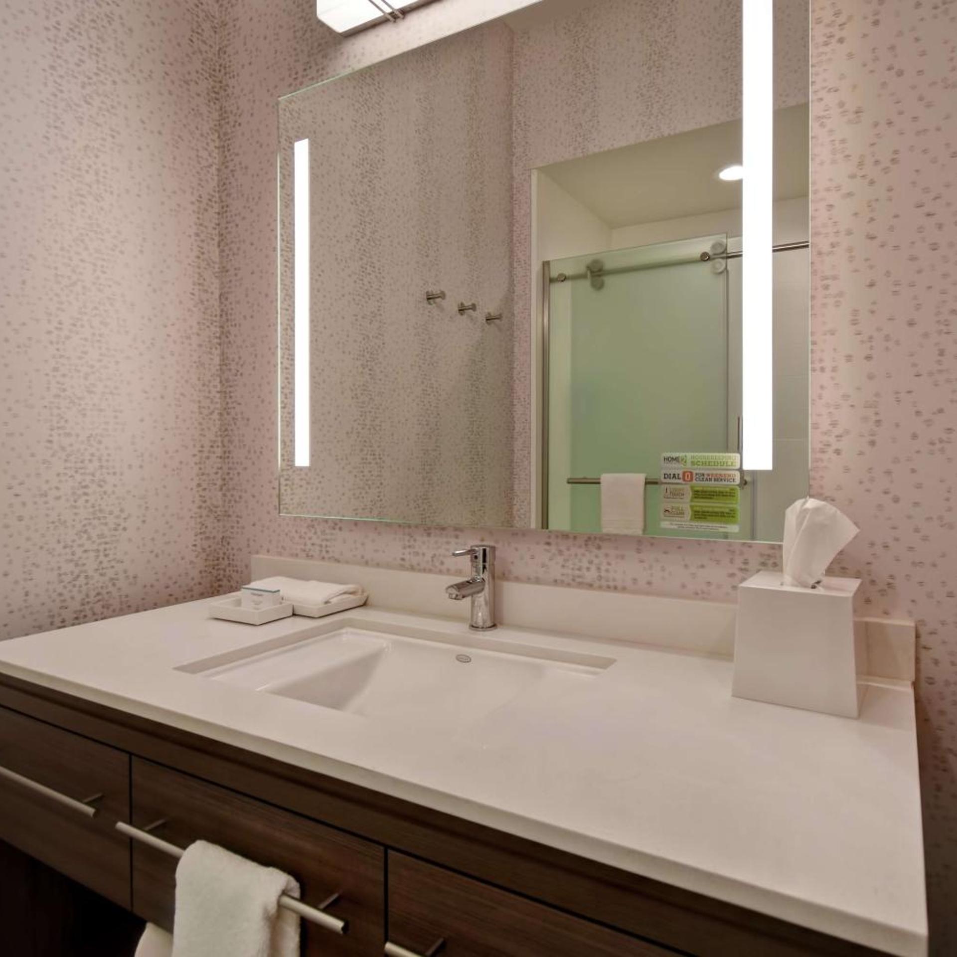STUDIO, SUITE, KING BED, ACCESSIBLE