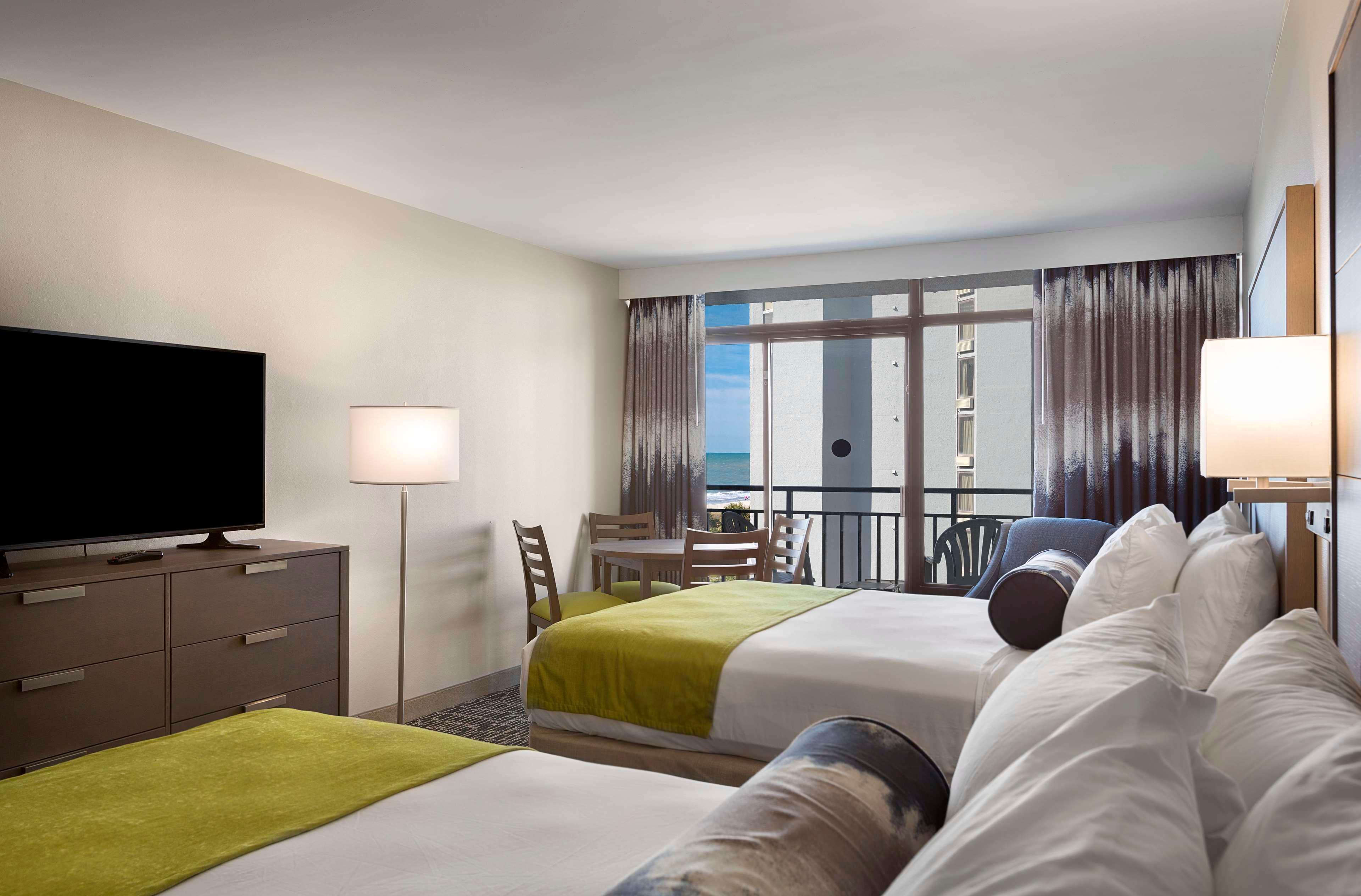 Efficiency, 2 Queen Beds, Ocean View, South Wing, Corner