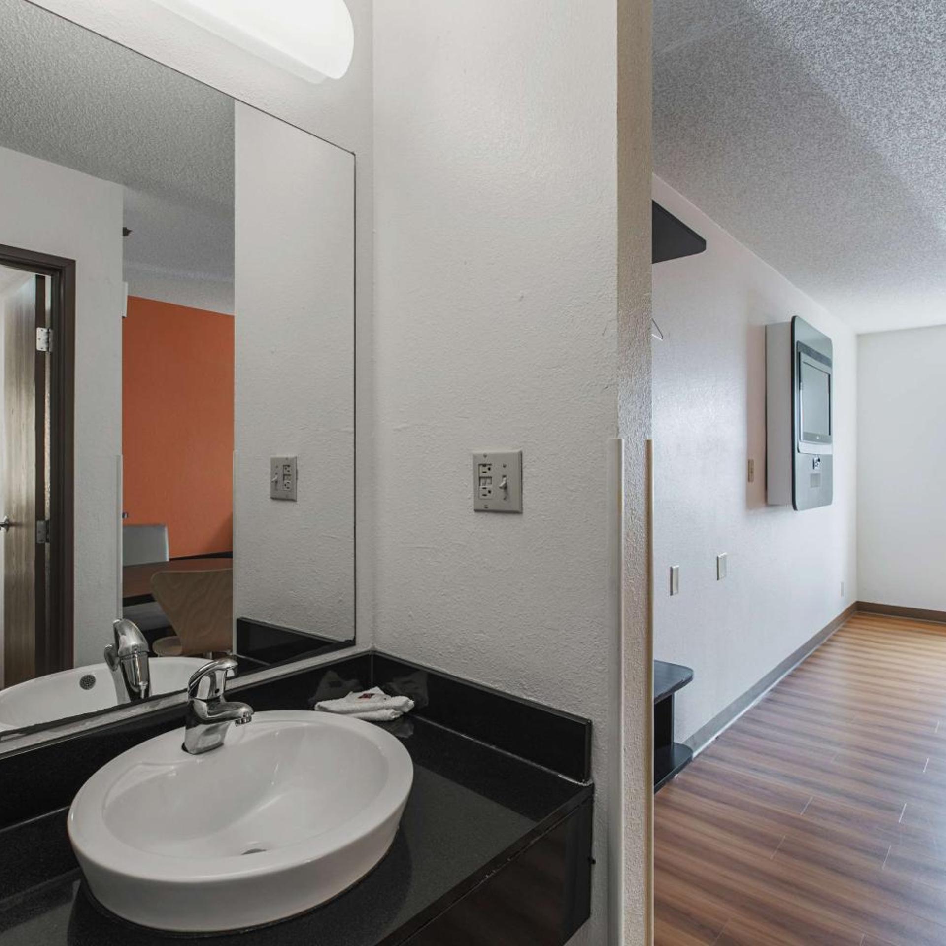غرفة رباعية بسرير مزدوج، Motel6 Omaha, NE - Central 9/9