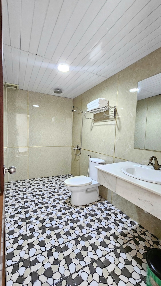 Venus Hotel - Massage & Sky Bar 42/43