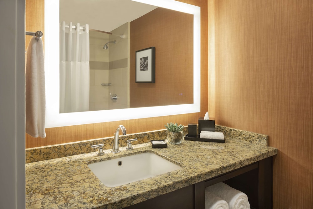 Hyatt Regency Phoenix 48/50