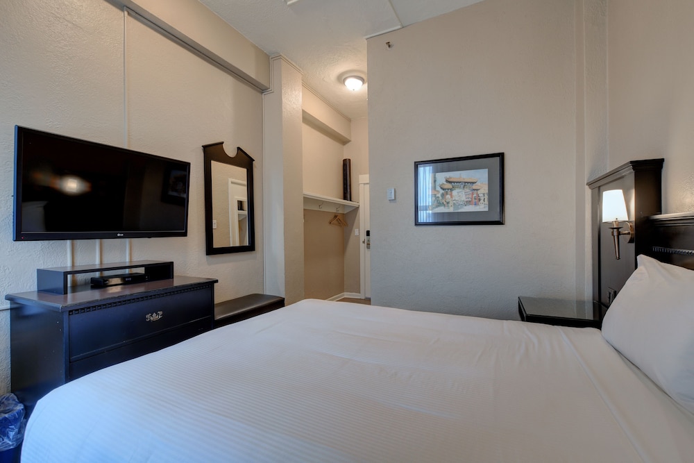 Strathcona Hotel 15/42