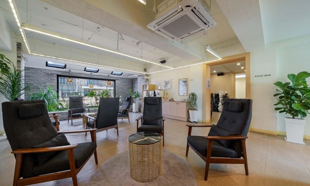 1962 Business Hotel 37/50
