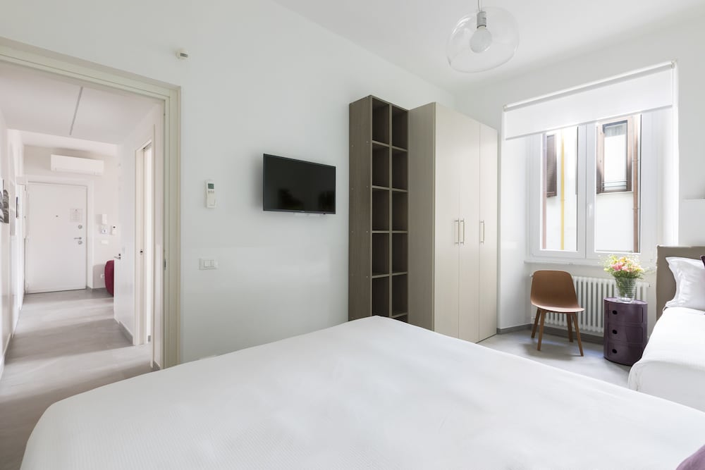 Rome Accommodation - Villa Borghese 8/20