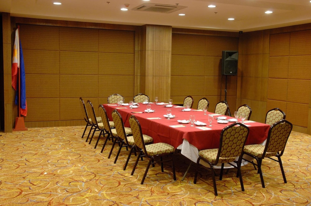 Crown Regency Hotel Makati 43/50
