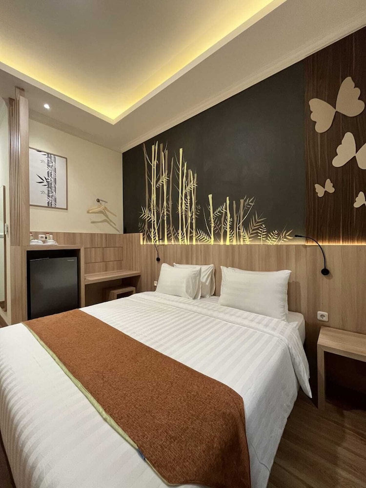 Premier, King Bed, D'Bamboo Suites 4/10