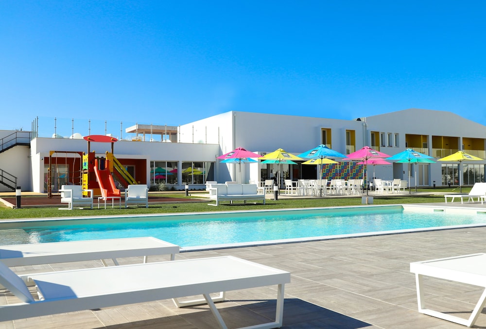 Ride Surf Resort Spa 3/73