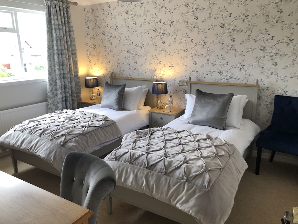Ballifeary Guest House 3/28