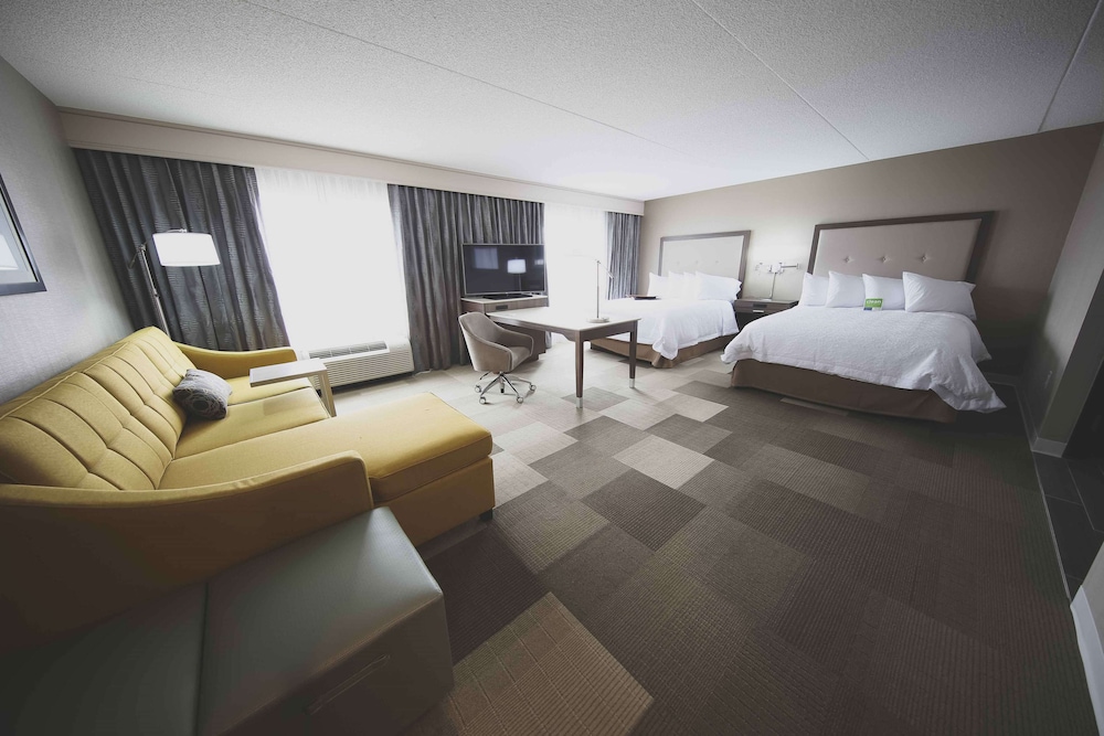 Hampton Inn Suites By Hilton Bolton On Canada 21/46