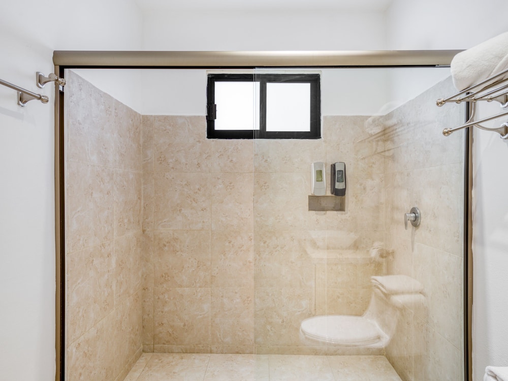 Hotel Ojo de Agua 50/50