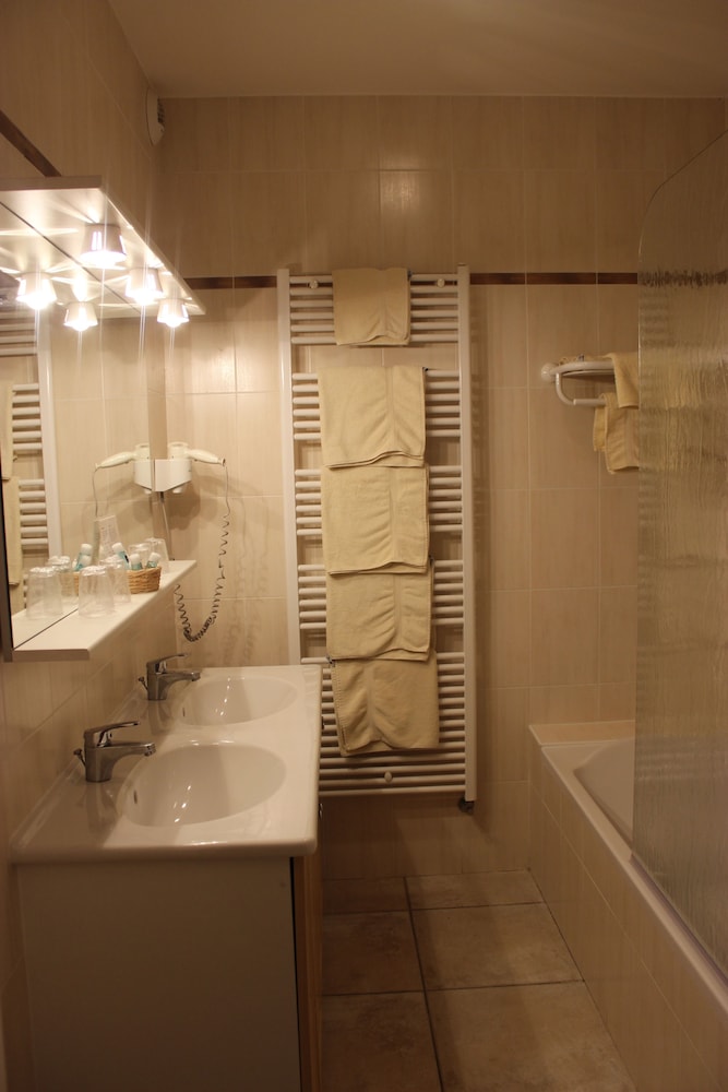 Hôtel Bon Encontre 22/23