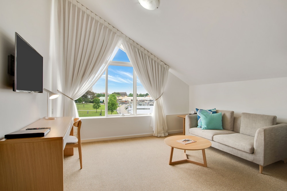 MainStay Suites Williamstown 48/63