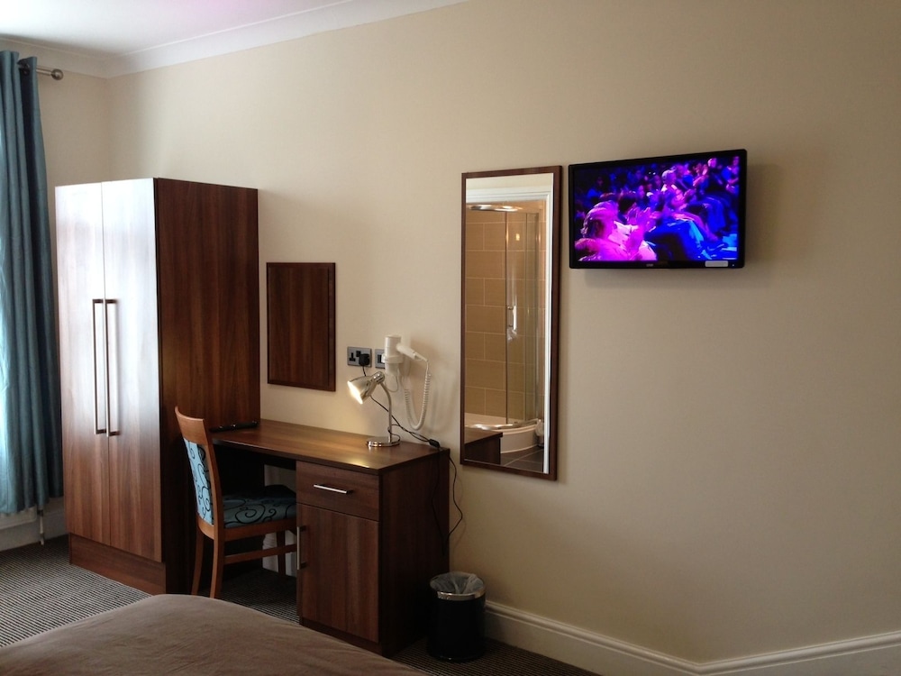 Ely House Hotel 38/40
