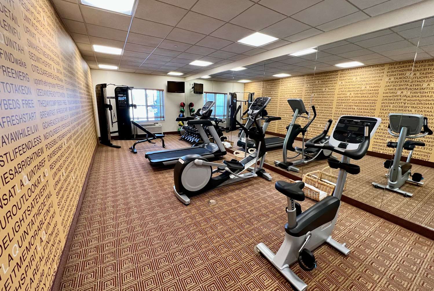 La Quinta Inn & Suites by Wyndham Bannockburn-Deerfield 20/56