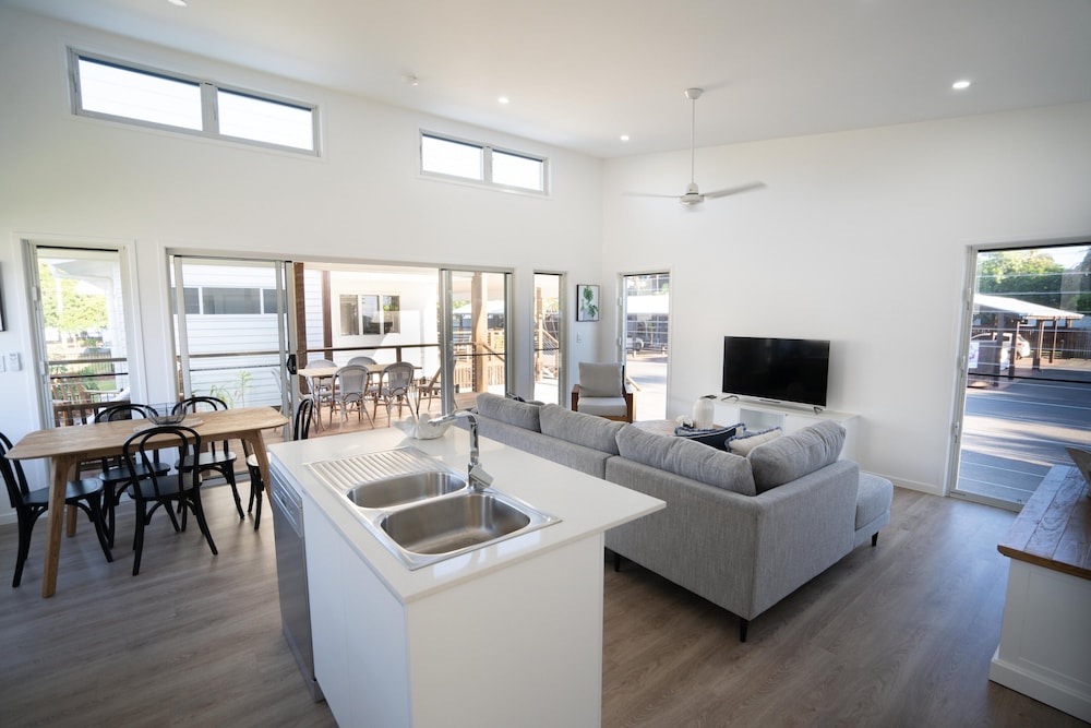 Boat Harbour Studio Apartments and Villas 31/48