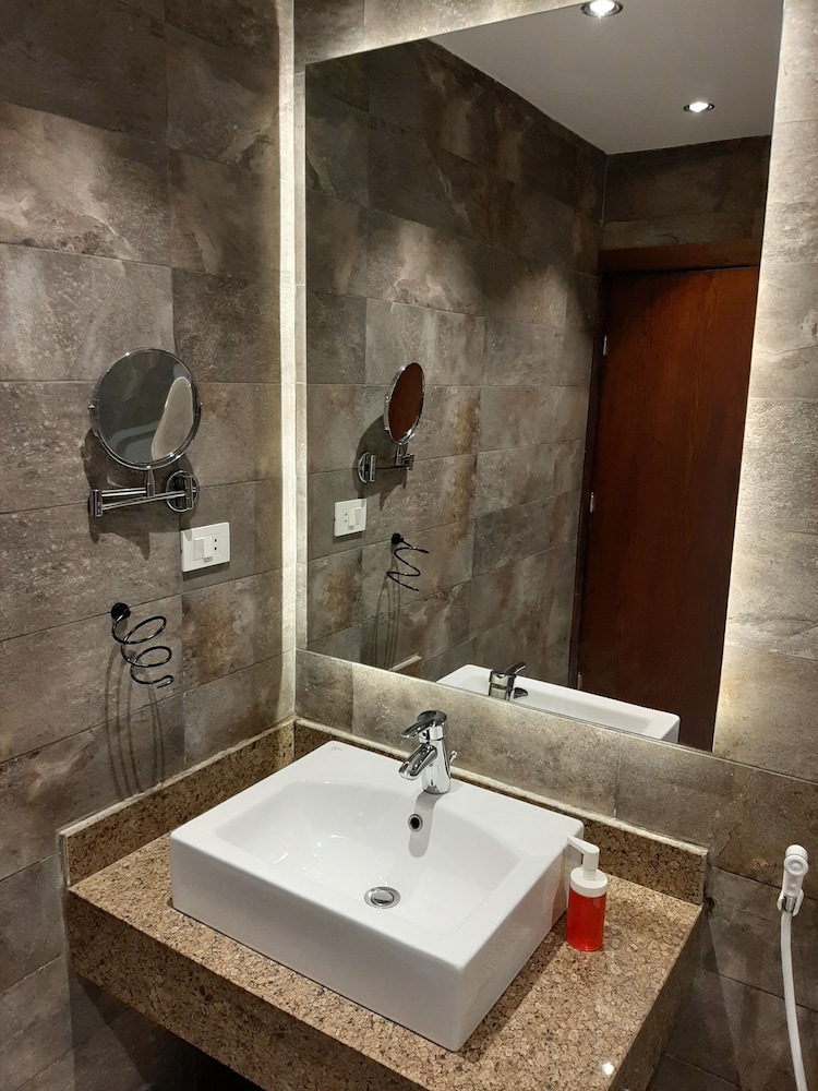 Comfort, Twin Beds, Kitchenette, Nakhil Residence 3/3