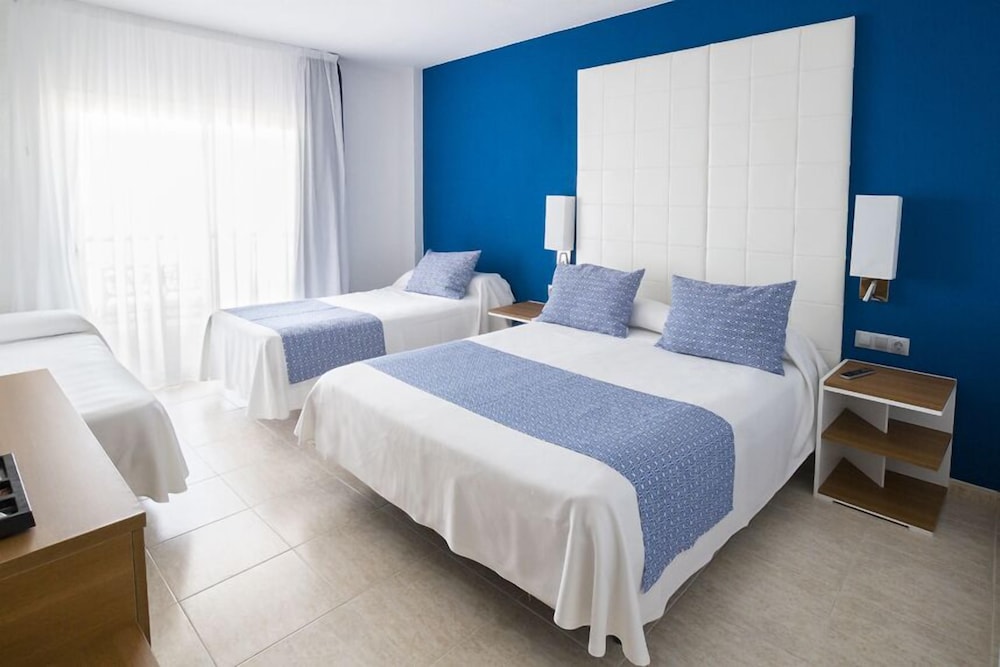 ROOM, QUADRUPLE, PARTIAL SEA VIEW