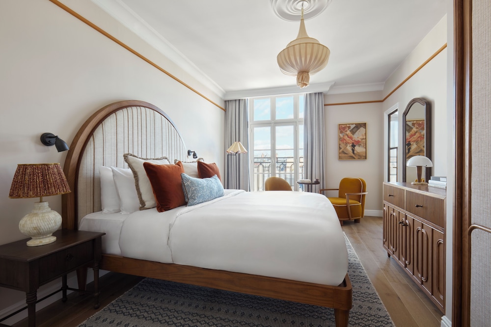 Room, Queen Bed, Eiffel View