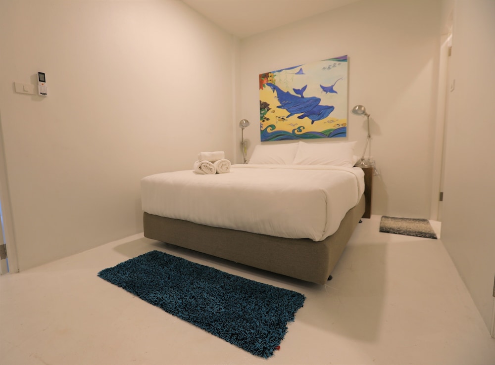 Hostel Lullaby 14/50