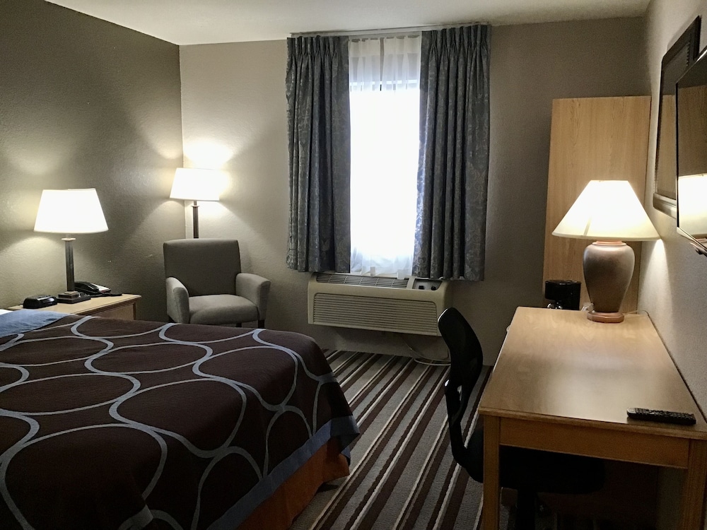 Super 8 By Wyndham Spokane/West 8/23