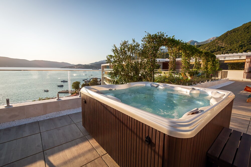 Carine Hotel Kumbor 28/50