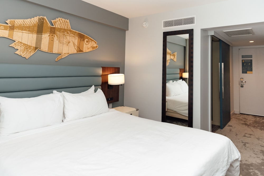 Lakehouse Hotel and Resort 18/100