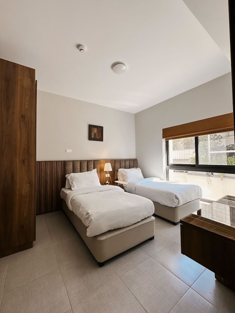 Celino Hotel 6/23