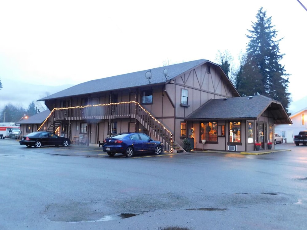 Packwood Inn 5/56