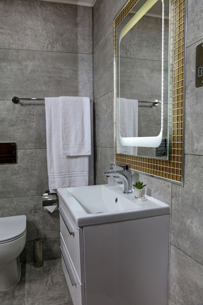 Putney Hotel 14/20