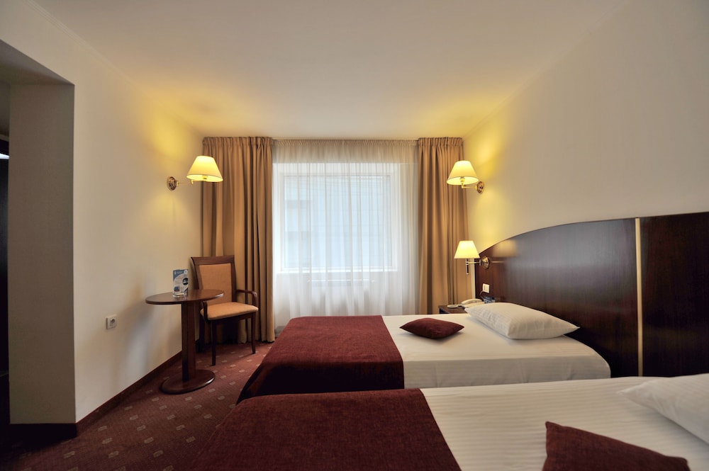 Minerva Hotel 12/44