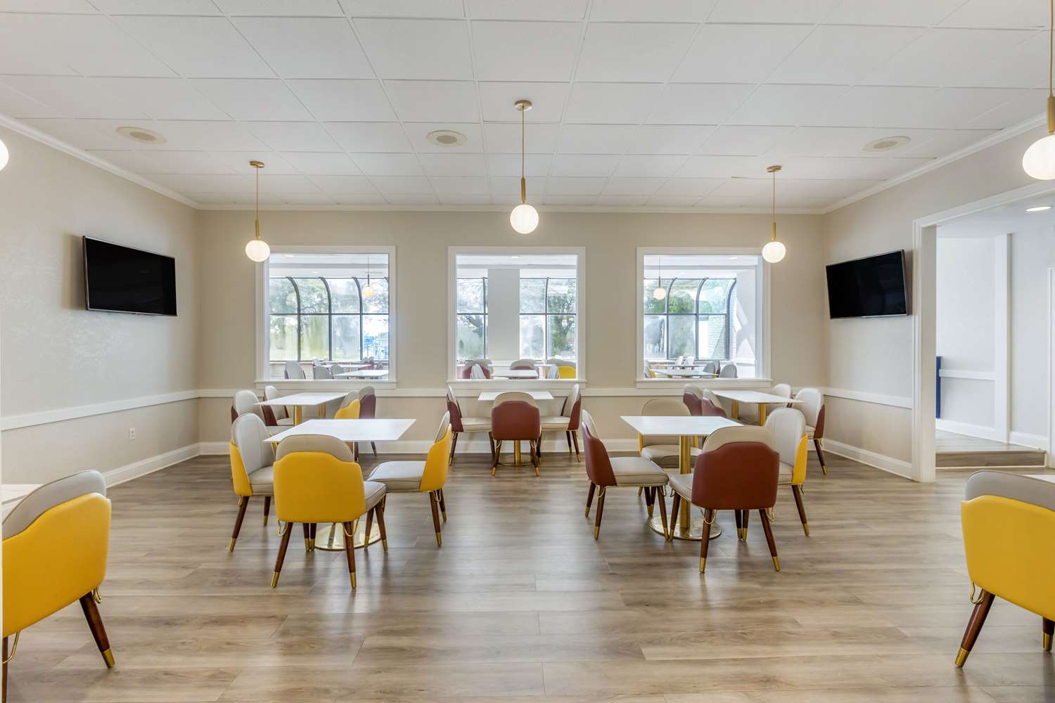 The Lux Hotel & Conference Center, Ascend Hotel Collection 24/39