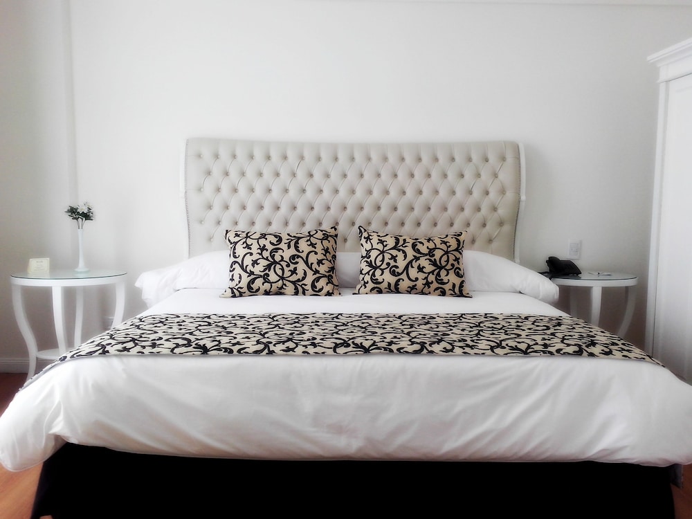 DELUXE, SUITE