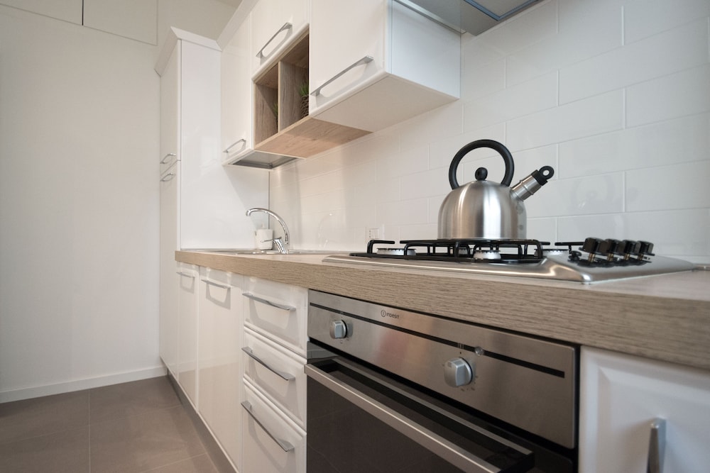Vantaggio Suites & Apartments 31/39
