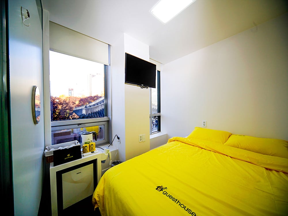 PREMIUM, DOUBLE BED, CITY VIEW