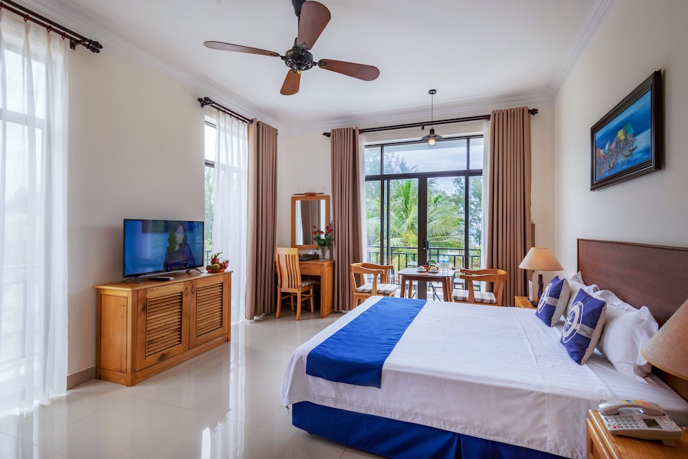 LUXURY, KING BED, BEACH VIEW, BALCONY