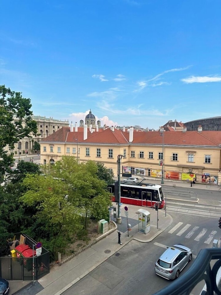 Hotel Pension Museum 55/63
