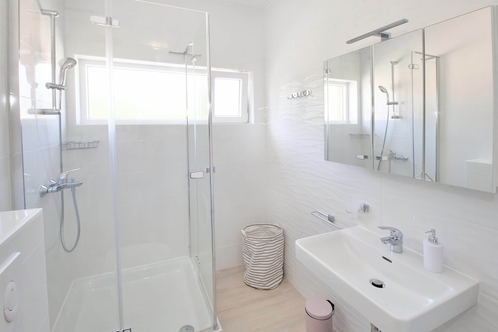 Bacan Family Apartments 25/29