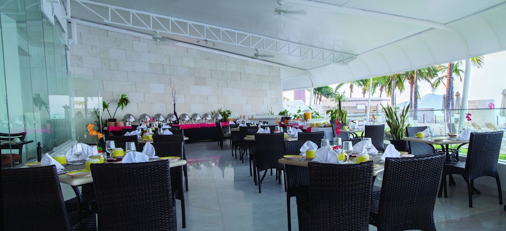 Park Royal Beach Mazatlan 49/59
