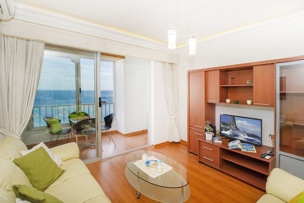 Spinola Bay Apartment 8/40