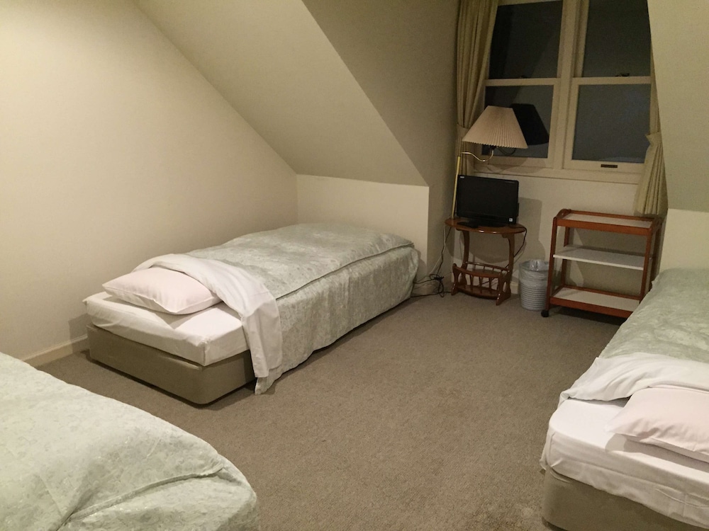 Guest House Bunk 10/47