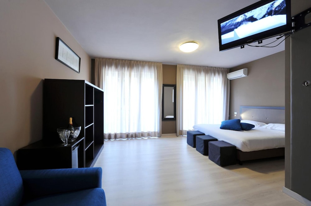 M14 Hotel 29/56