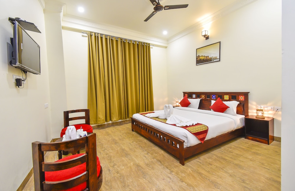 Hotel Laxmi Niwas 21/62