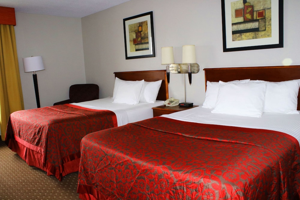 Days Inn Suites By Wyndham Bloomington Normal Il 19/45